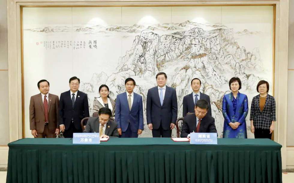 米蘭·(milan)中國(guó)官方網(wǎng)站環(huán)境向老撾萬(wàn)象捐贈(zèng)7臺(tái)環(huán)衛(wèi)裝備，助力“一帶一路”建設(shè)